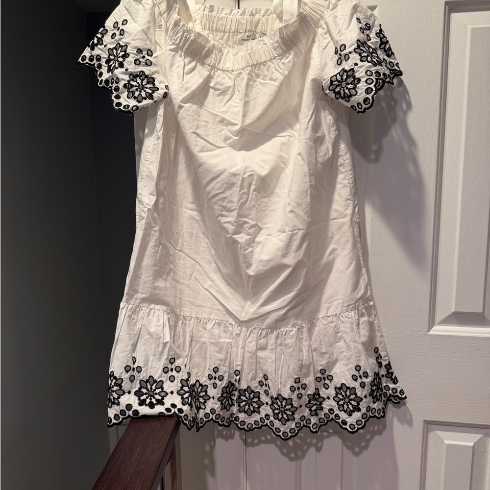 Vineyard Vines White Eyelet Tunic with Black Floral Embroidery